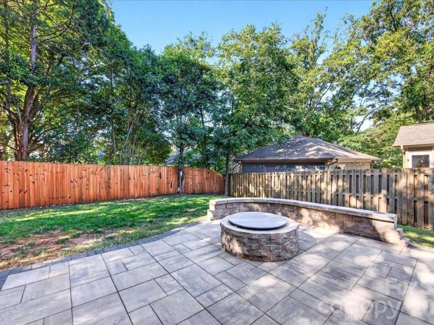 701 Seldon Drive, Charlotte, NC 28216.  MLS# CAR4423405, YatesRealty ID 51731. 
