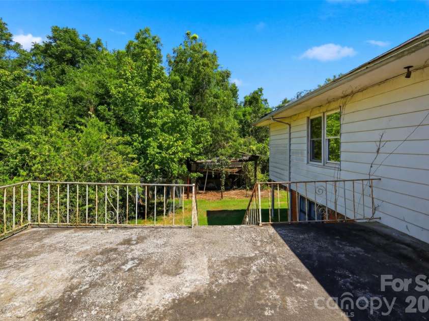 512 1st Street, Conover, NC 28613.  MLS# CAR4423919, YatesRealty ID 51732. 