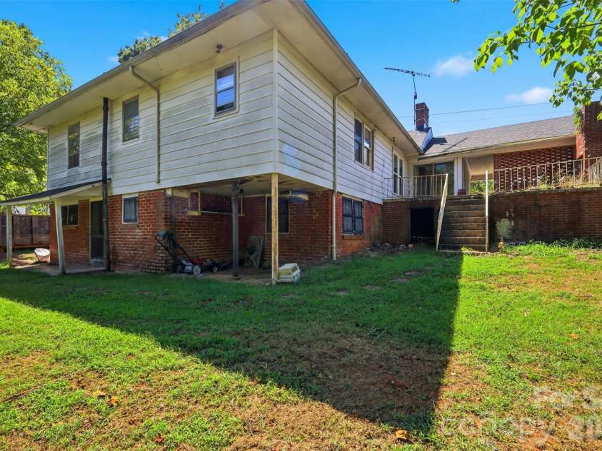 512 1st Street, Conover, NC 28613.  MLS# CAR4423919, YatesRealty ID 51732. 