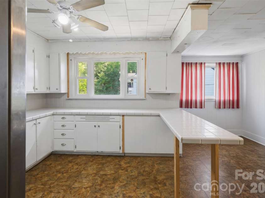 512 1st Street, Conover, NC 28613.  MLS# CAR4423919, YatesRealty ID 51732. 