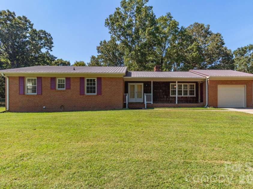 115 Monroe Drive, Lexington, NC 27295.  MLS# CAR4426243, YatesRealty ID 51733. 