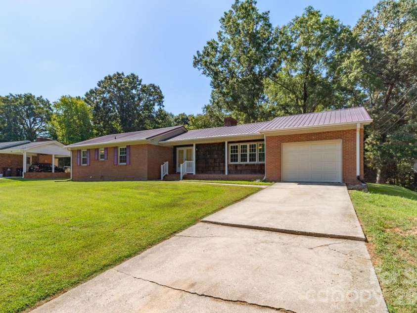 115 Monroe Drive, Lexington, NC 27295.  MLS# CAR4426243, YatesRealty ID 51733. 