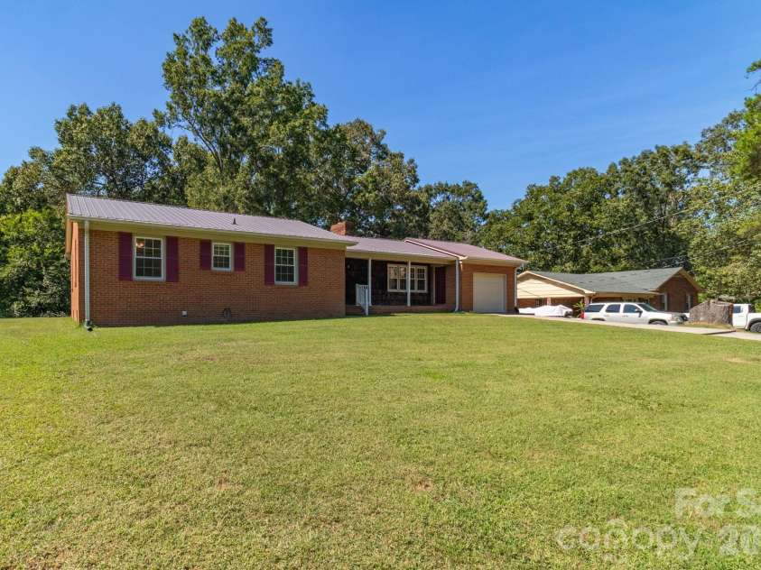 115 Monroe Drive, Lexington, NC 27295.  MLS# CAR4426243, YatesRealty ID 51733. 