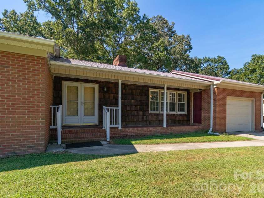 115 Monroe Drive, Lexington, NC 27295.  MLS# CAR4426243, YatesRealty ID 51733. 