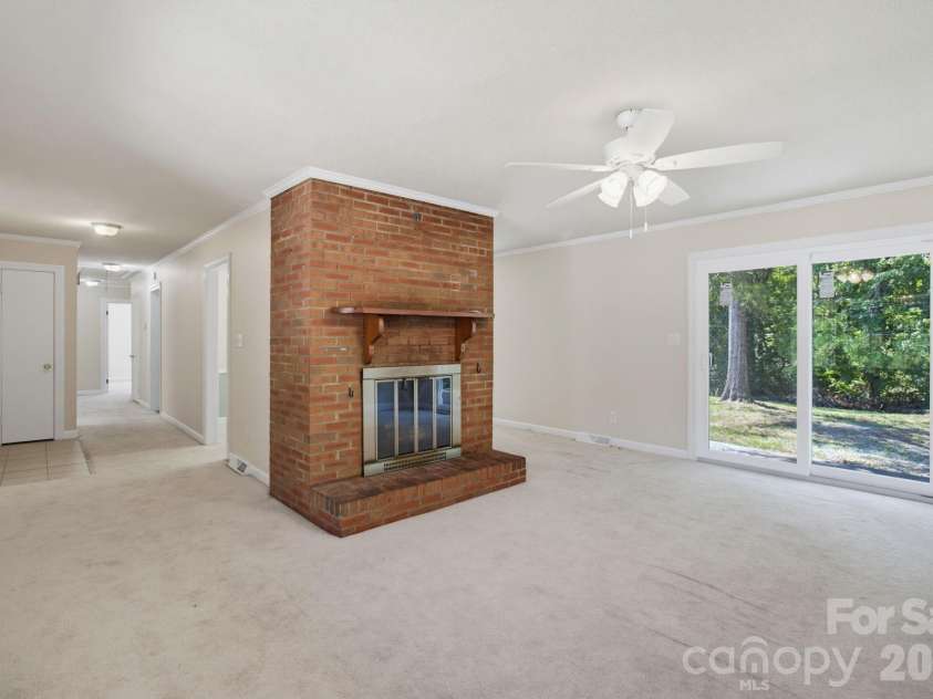 115 Monroe Drive, Lexington, NC 27295.  MLS# CAR4426243, YatesRealty ID 51733. 