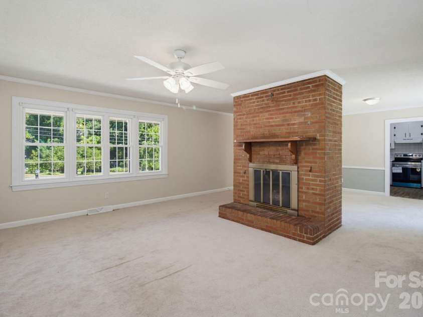 115 Monroe Drive, Lexington, NC 27295.  MLS# CAR4426243, YatesRealty ID 51733. 