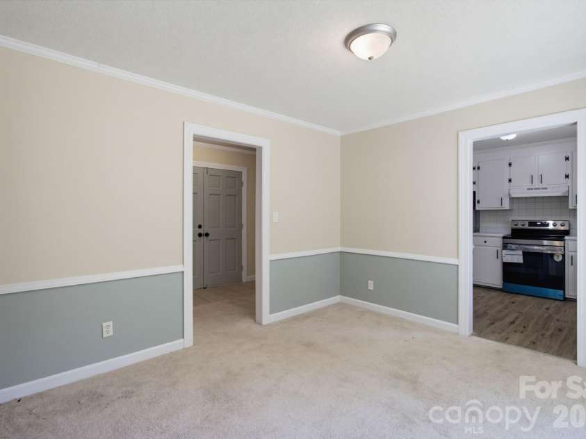 115 Monroe Drive, Lexington, NC 27295.  MLS# CAR4426243, YatesRealty ID 51733. 