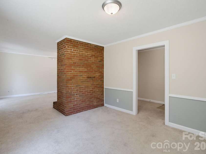 115 Monroe Drive, Lexington, NC 27295.  MLS# CAR4426243, YatesRealty ID 51733. 