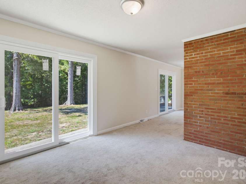 115 Monroe Drive, Lexington, NC 27295.  MLS# CAR4426243, YatesRealty ID 51733. 