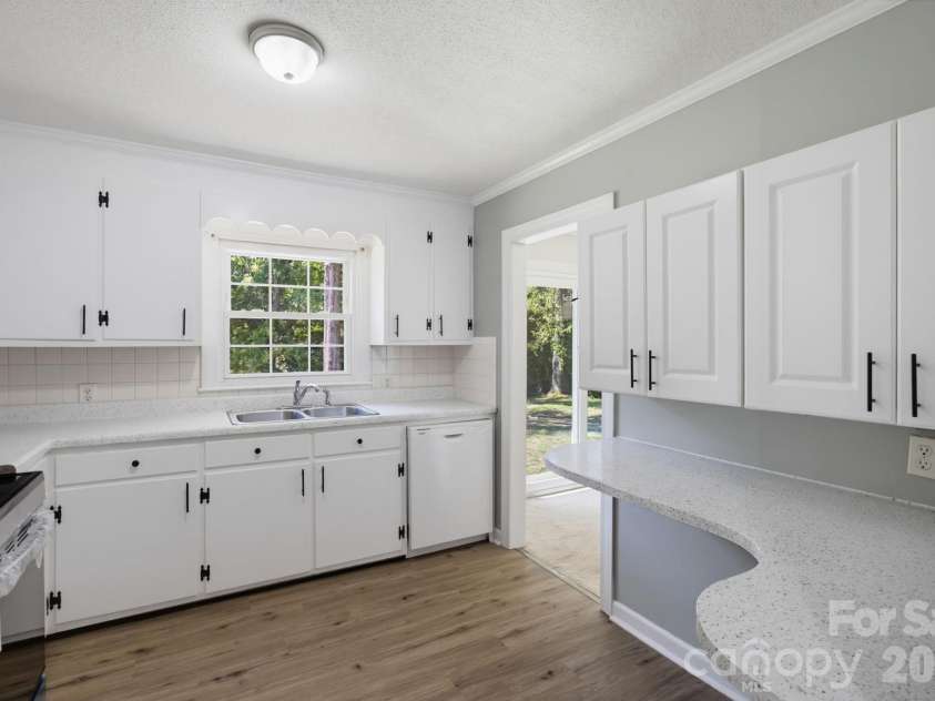 115 Monroe Drive, Lexington, NC 27295.  MLS# CAR4426243, YatesRealty ID 51733. 