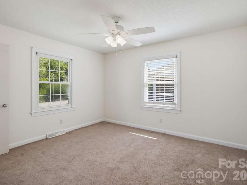 115 Monroe Drive, Lexington, NC 27295.  MLS# CAR4426243, YatesRealty ID 51733. 