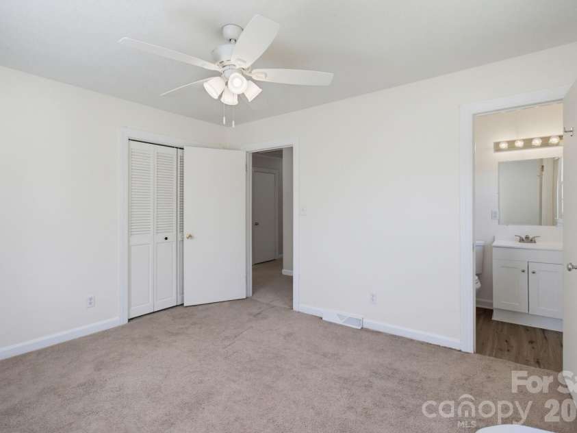 115 Monroe Drive, Lexington, NC 27295.  MLS# CAR4426243, YatesRealty ID 51733. 
