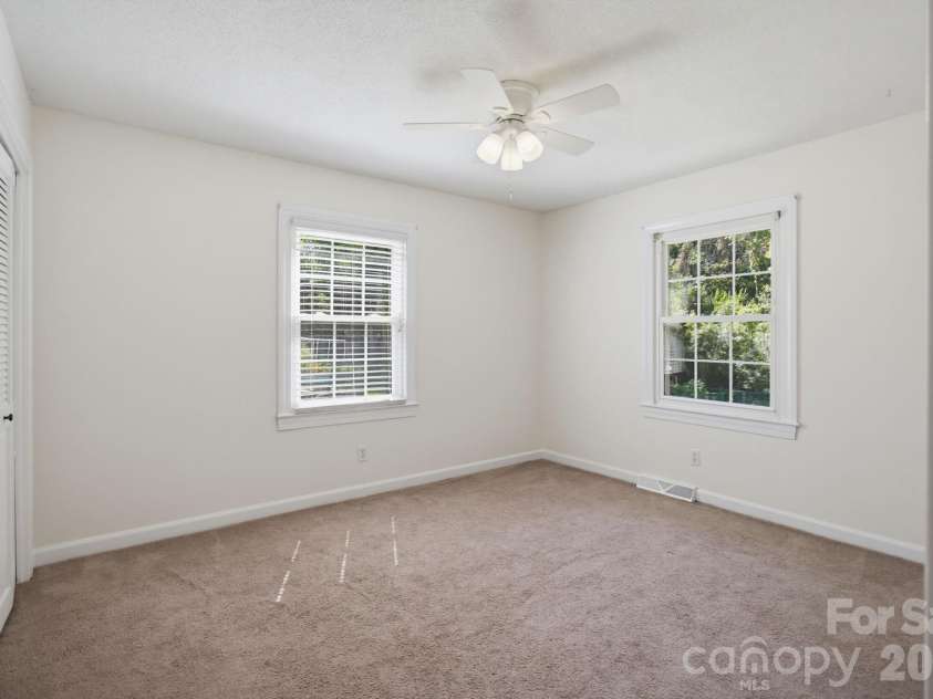 115 Monroe Drive, Lexington, NC 27295.  MLS# CAR4426243, YatesRealty ID 51733. 