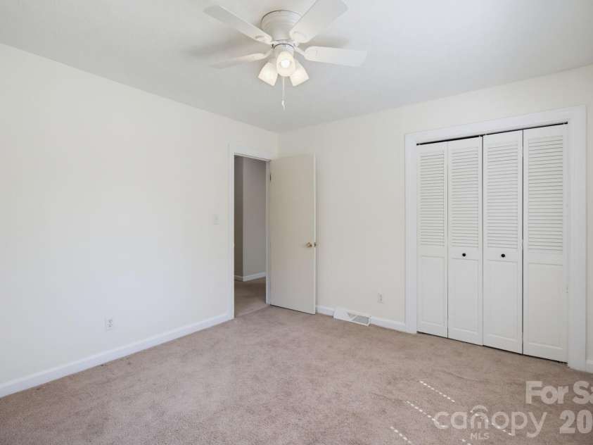 115 Monroe Drive, Lexington, NC 27295.  MLS# CAR4426243, YatesRealty ID 51733. 
