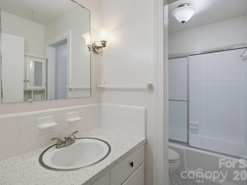 115 Monroe Drive, Lexington, NC 27295.  MLS# CAR4426243, YatesRealty ID 51733. 