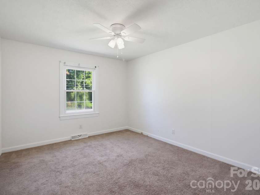 115 Monroe Drive, Lexington, NC 27295.  MLS# CAR4426243, YatesRealty ID 51733. 
