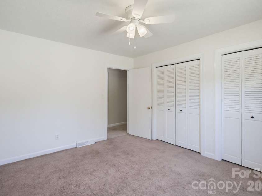 115 Monroe Drive, Lexington, NC 27295.  MLS# CAR4426243, YatesRealty ID 51733. 