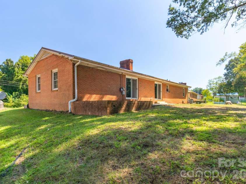 115 Monroe Drive, Lexington, NC 27295.  MLS# CAR4426243, YatesRealty ID 51733. 
