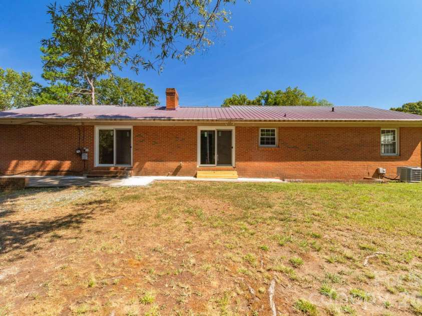 115 Monroe Drive, Lexington, NC 27295.  MLS# CAR4426243, YatesRealty ID 51733. 