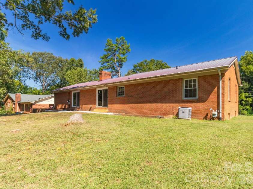 115 Monroe Drive, Lexington, NC 27295.  MLS# CAR4426243, YatesRealty ID 51733. 