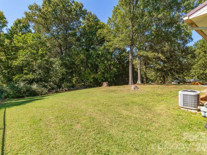 115 Monroe Drive, Lexington, NC 27295.  MLS# CAR4426243, YatesRealty ID 51733. 