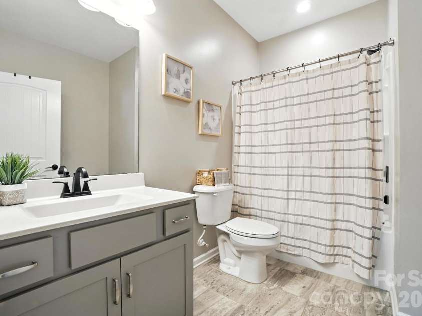 130 Sierra Chase Drive, Statesville, NC 28677.  MLS# CAR4425890, YatesRealty ID 51734. Full Bath #3