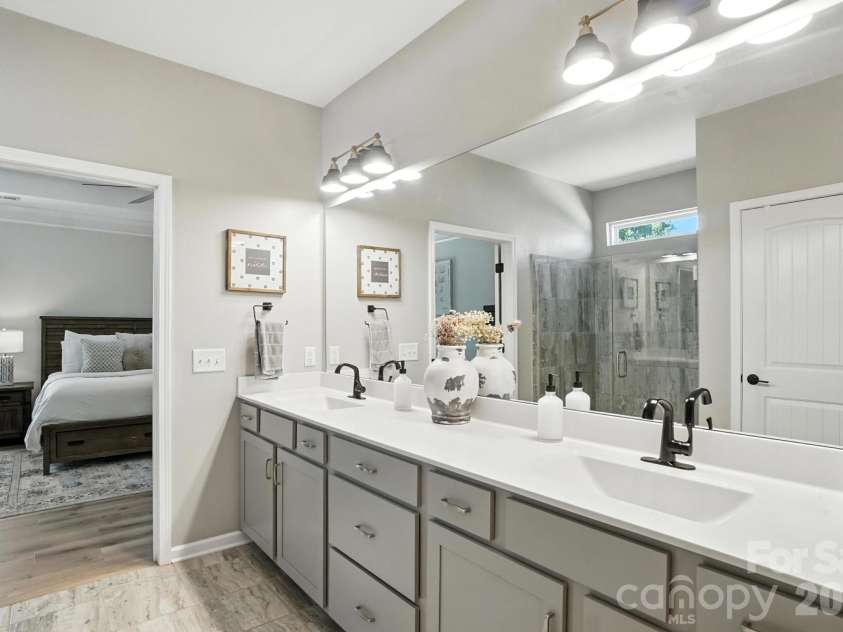 130 Sierra Chase Drive, Statesville, NC 28677.  MLS# CAR4425890, YatesRealty ID 51734. Primary Double Vanity