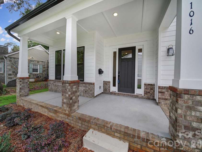 1016 Rockway Drive, Charlotte, NC 28205.  MLS# CAR4423639, YatesRealty ID 51737. 