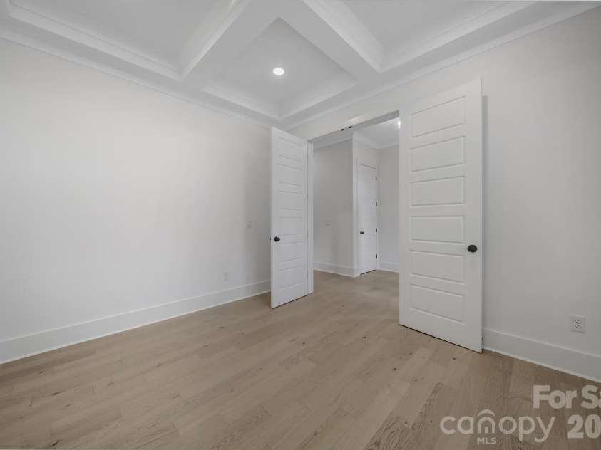 1016 Rockway Drive, Charlotte, NC 28205.  MLS# CAR4423639, YatesRealty ID 51737. 