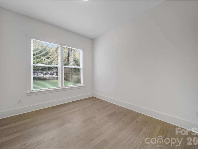 1016 Rockway Drive, Charlotte, NC 28205.  MLS# CAR4423639, YatesRealty ID 51737. 
