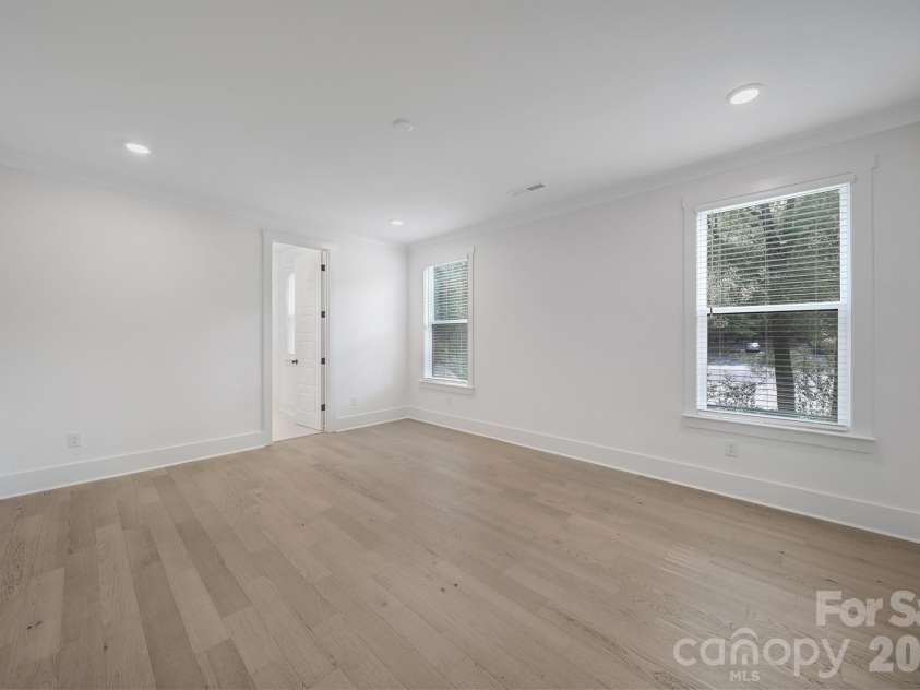 1016 Rockway Drive, Charlotte, NC 28205.  MLS# CAR4423639, YatesRealty ID 51737. 