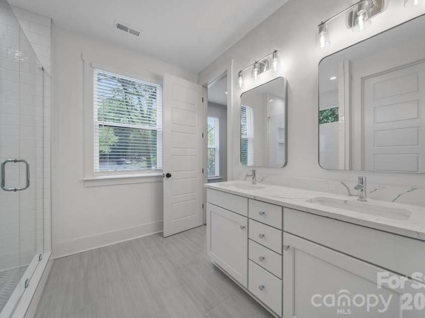 1016 Rockway Drive, Charlotte, NC 28205.  MLS# CAR4423639, YatesRealty ID 51737. 