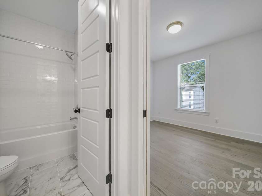1016 Rockway Drive, Charlotte, NC 28205.  MLS# CAR4423639, YatesRealty ID 51737. 