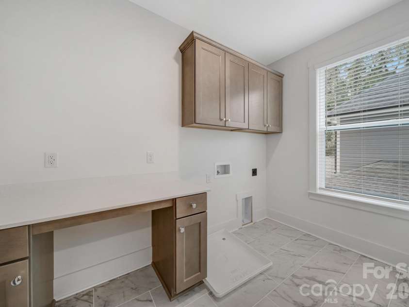 1016 Rockway Drive, Charlotte, NC 28205.  MLS# CAR4423639, YatesRealty ID 51737. 