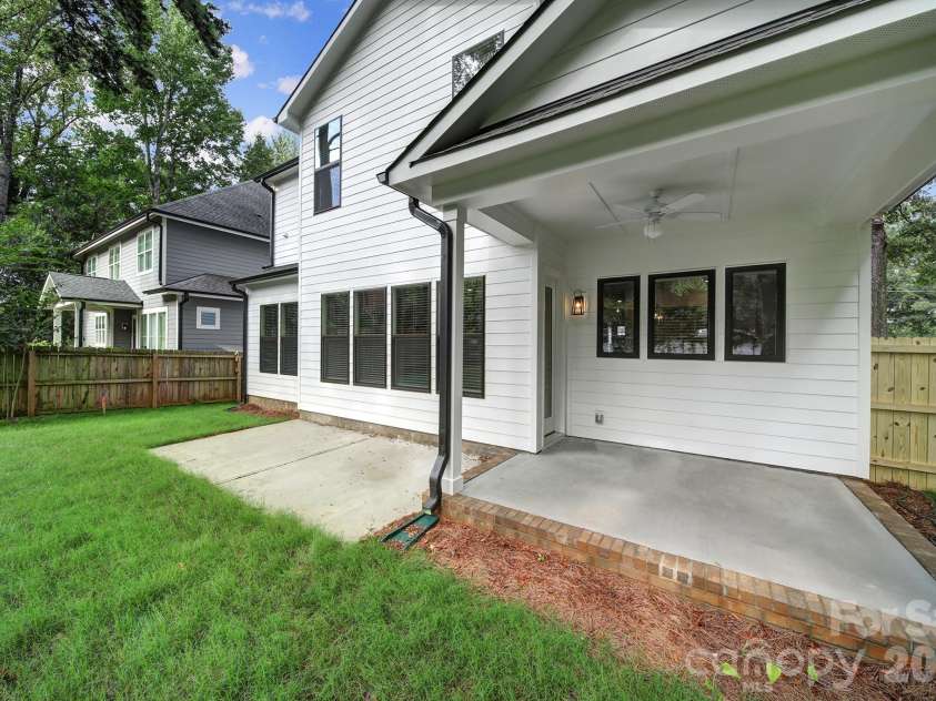 1016 Rockway Drive, Charlotte, NC 28205.  MLS# CAR4423639, YatesRealty ID 51737. 