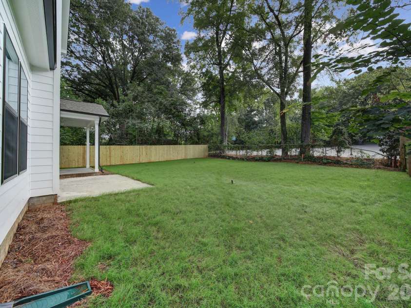 1016 Rockway Drive, Charlotte, NC 28205.  MLS# CAR4423639, YatesRealty ID 51737. 
