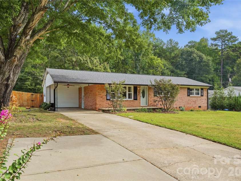 2626 Fairgreen Drive, Gastonia, NC 28056.  MLS# CAR4423810, YatesRealty ID 51740. 