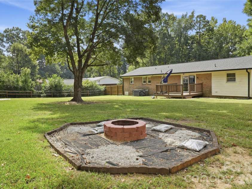 2626 Fairgreen Drive, Gastonia, NC 28056.  MLS# CAR4423810, YatesRealty ID 51740. 