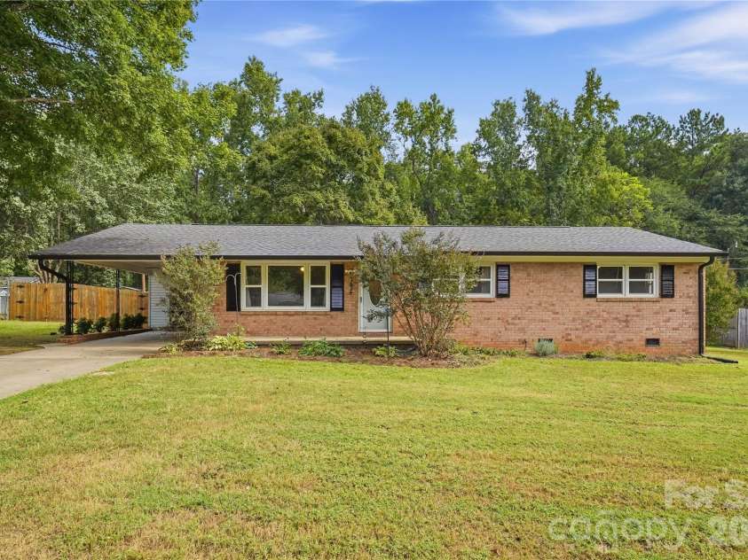 2626 Fairgreen Drive, Gastonia, NC 28056.  MLS# CAR4423810, YatesRealty ID 51740. 