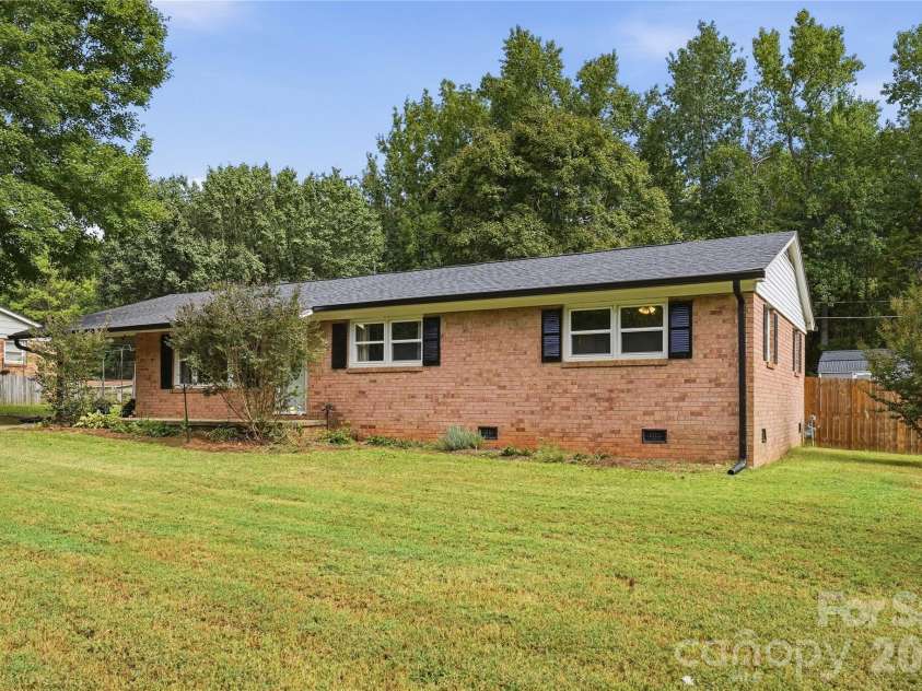 2626 Fairgreen Drive, Gastonia, NC 28056.  MLS# CAR4423810, YatesRealty ID 51740. 