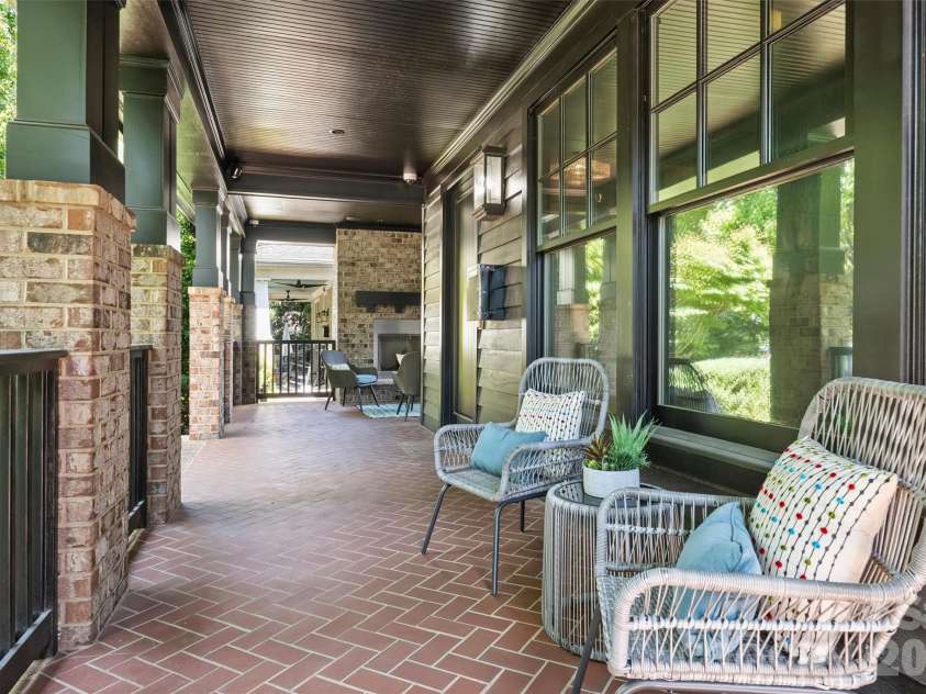 423 Summit Avenue, Charlotte, NC 28208.  MLS# CAR4403714, YatesRealty ID 51742. 