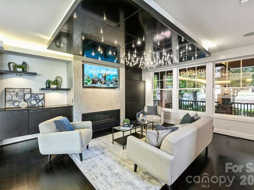 423 Summit Avenue, Charlotte, NC 28208.  MLS# CAR4403714, YatesRealty ID 51742. 