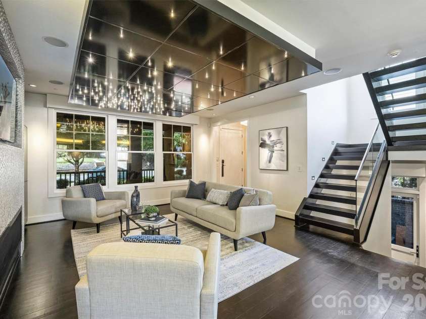 423 Summit Avenue, Charlotte, NC 28208.  MLS# CAR4403714, YatesRealty ID 51742. 