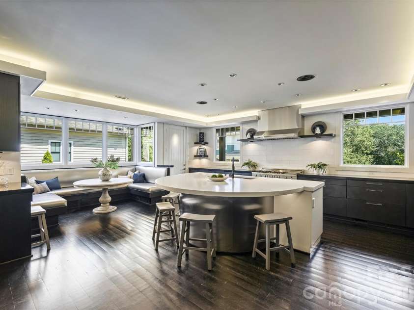 423 Summit Avenue, Charlotte, NC 28208.  MLS# CAR4403714, YatesRealty ID 51742. 