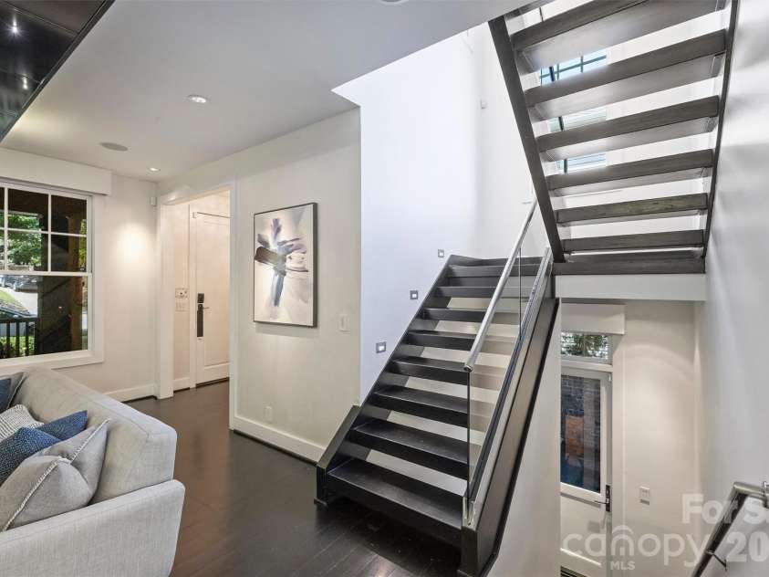 423 Summit Avenue, Charlotte, NC 28208.  MLS# CAR4403714, YatesRealty ID 51742. 