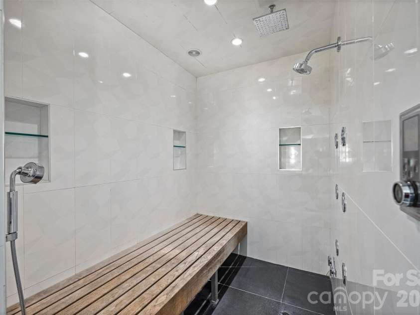 423 Summit Avenue, Charlotte, NC 28208.  MLS# CAR4403714, YatesRealty ID 51742. 