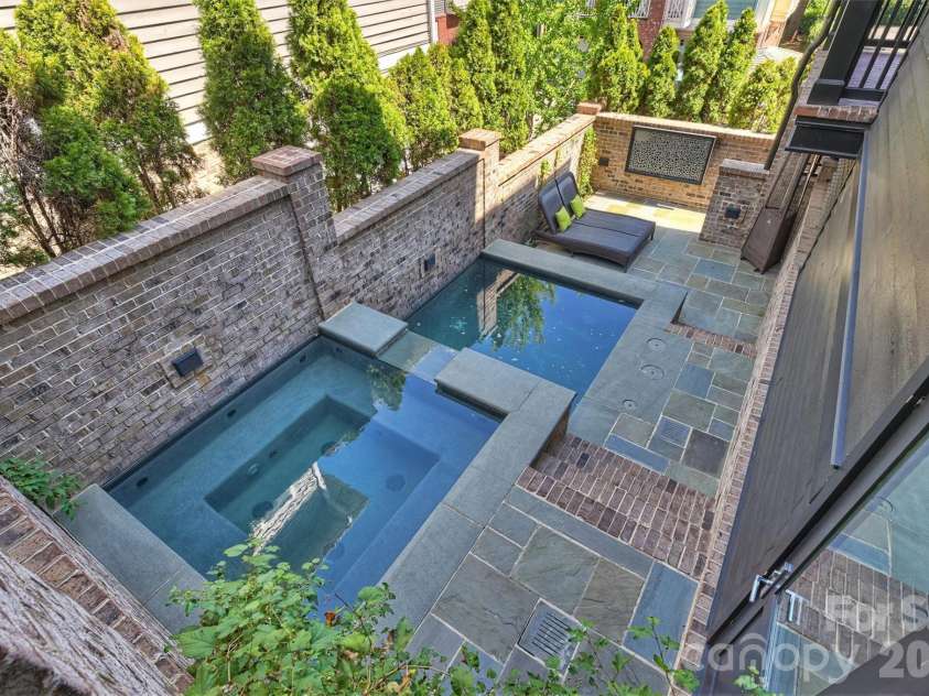 423 Summit Avenue, Charlotte, NC 28208.  MLS# CAR4403714, YatesRealty ID 51742. 