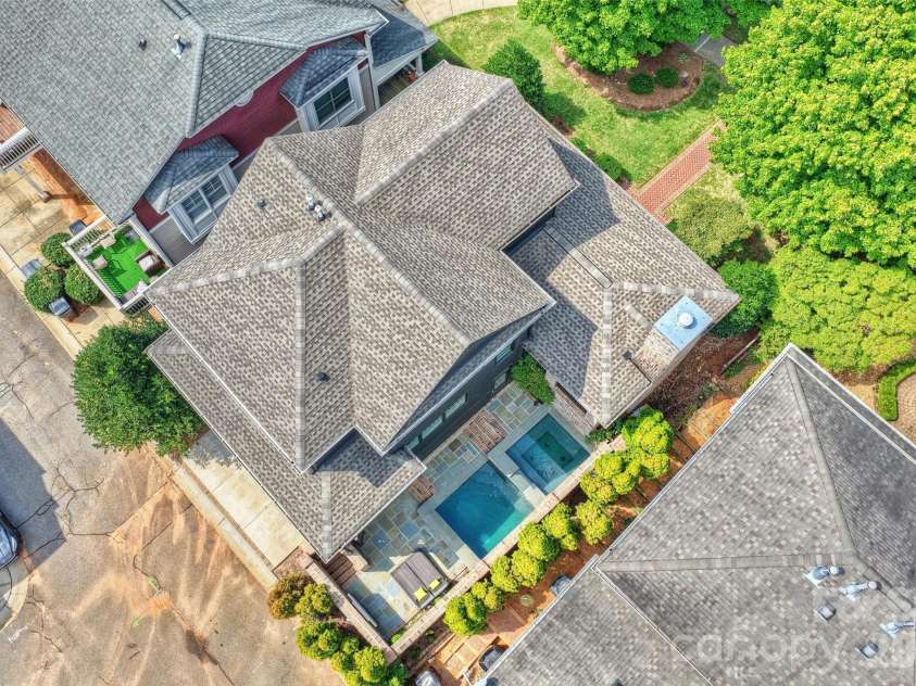 423 Summit Avenue, Charlotte, NC 28208.  MLS# CAR4403714, YatesRealty ID 51742. 