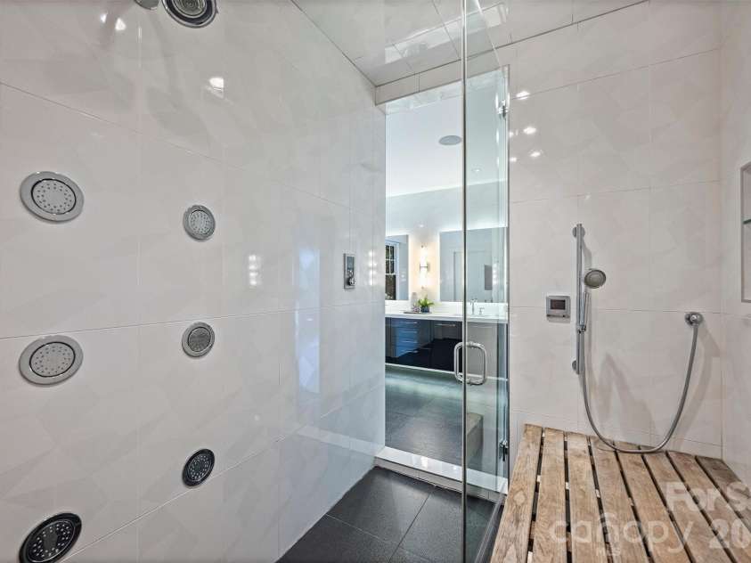 423 Summit Avenue, Charlotte, NC 28208.  MLS# CAR4403714, YatesRealty ID 51742. Steam shower