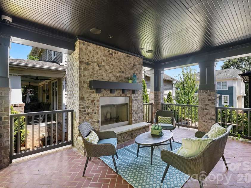 423 Summit Avenue, Charlotte, NC 28208.  MLS# CAR4403714, YatesRealty ID 51742. Wood burning fireplace